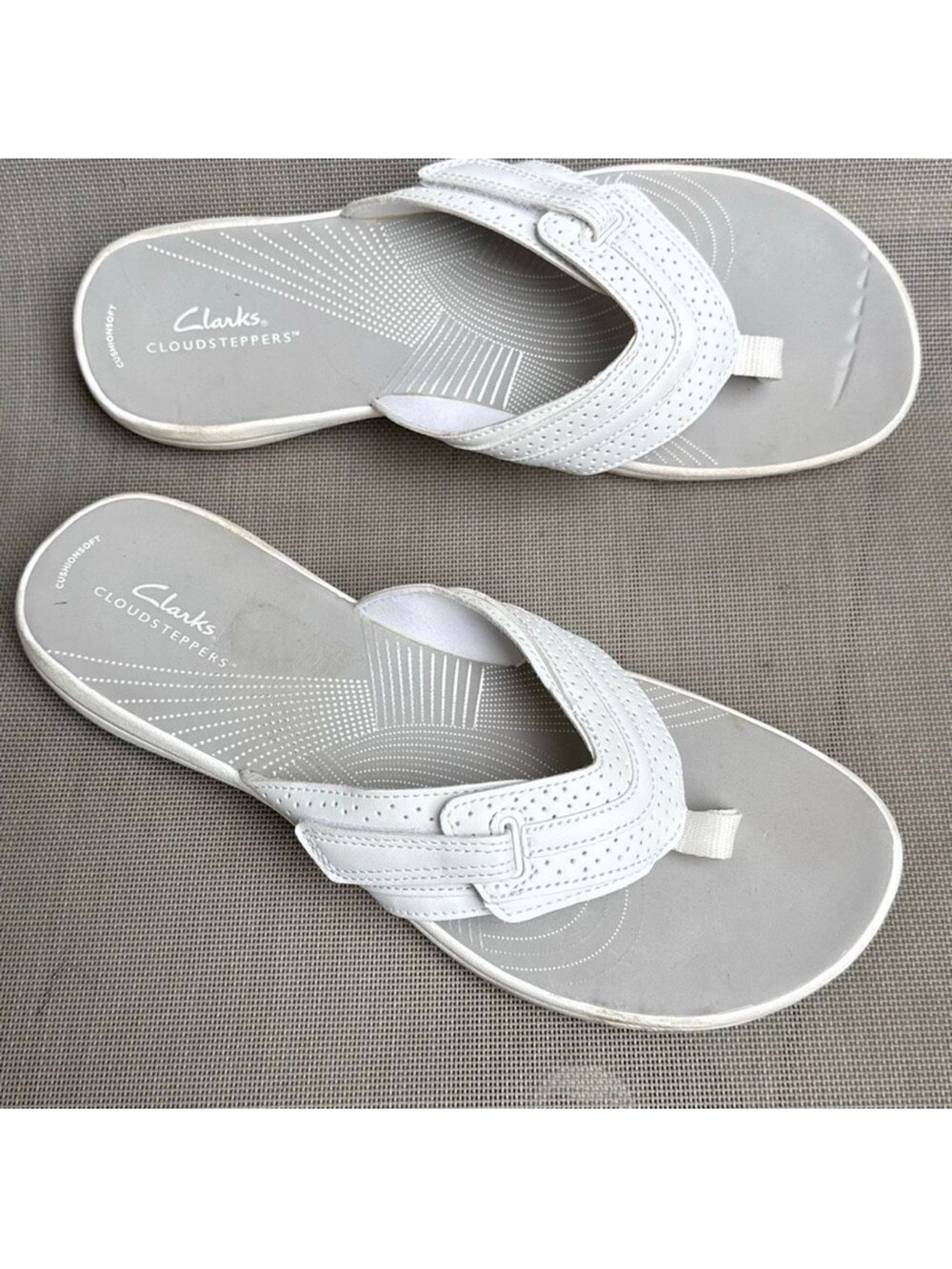Clarks Cloudsteppers Slip on Comfort Walking Sandals White Cushioned Women's siz